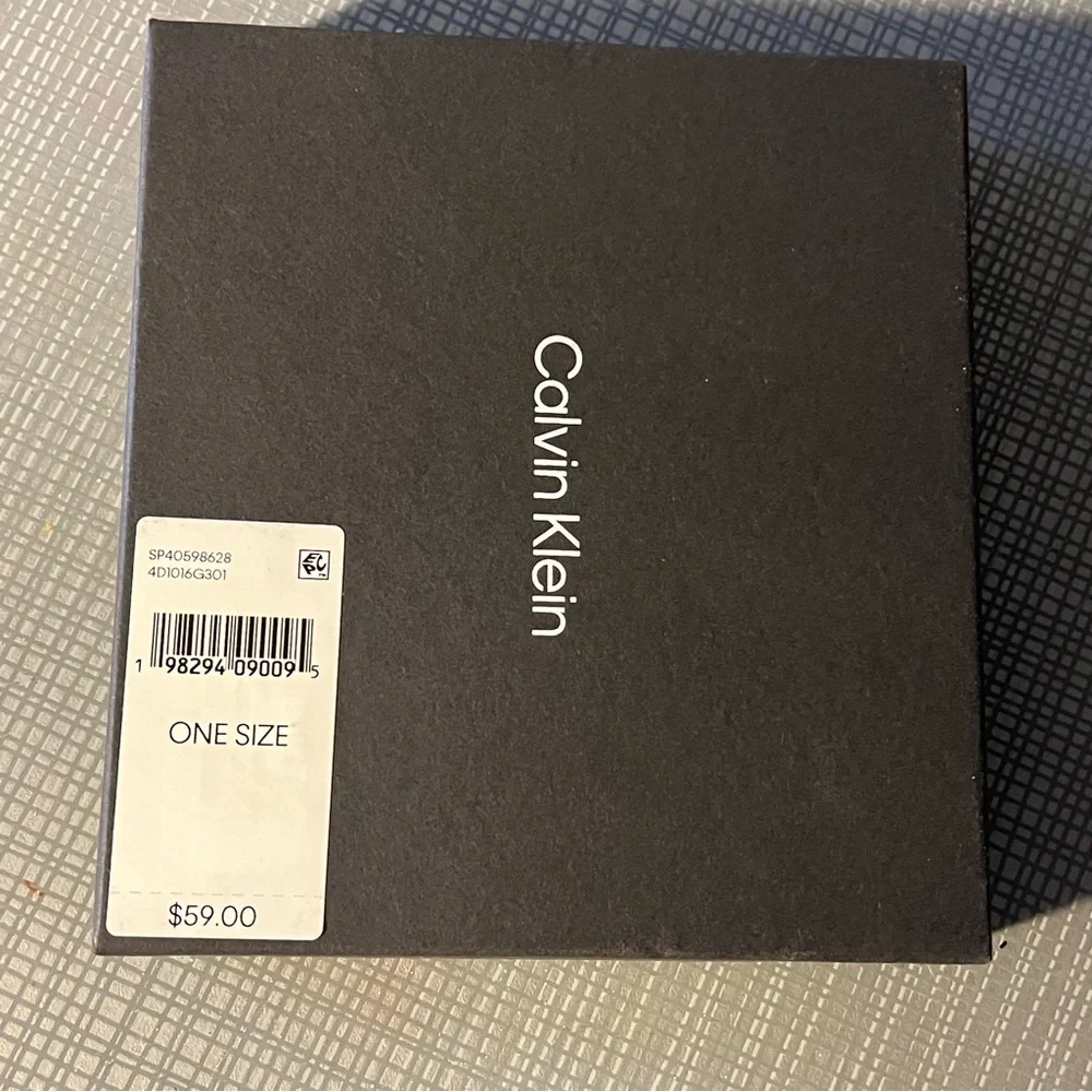 Calvin Klein Green Card Holder and Silver Money Clip Set